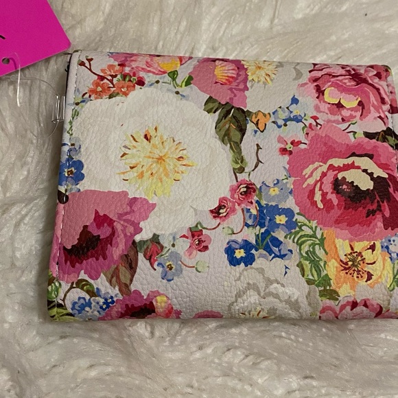 NWT Betsey Johnson Floral Wallet - Picture 3 of 7